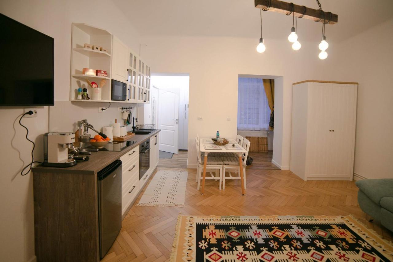Jasmine Serenity Apartment - Central, Behind Black Church Braşov Eksteriør billede