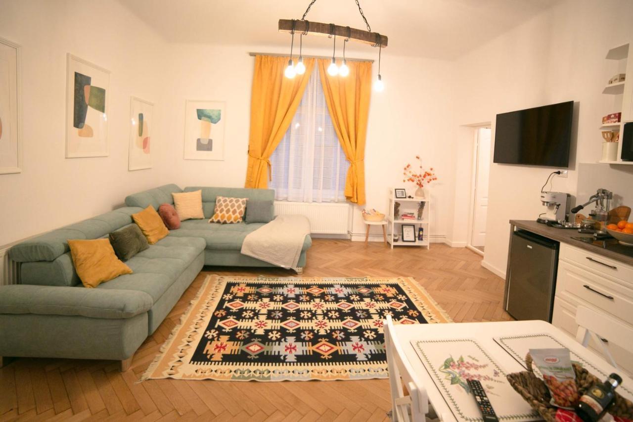 Jasmine Serenity Apartment - Central, Behind Black Church Braşov Eksteriør billede