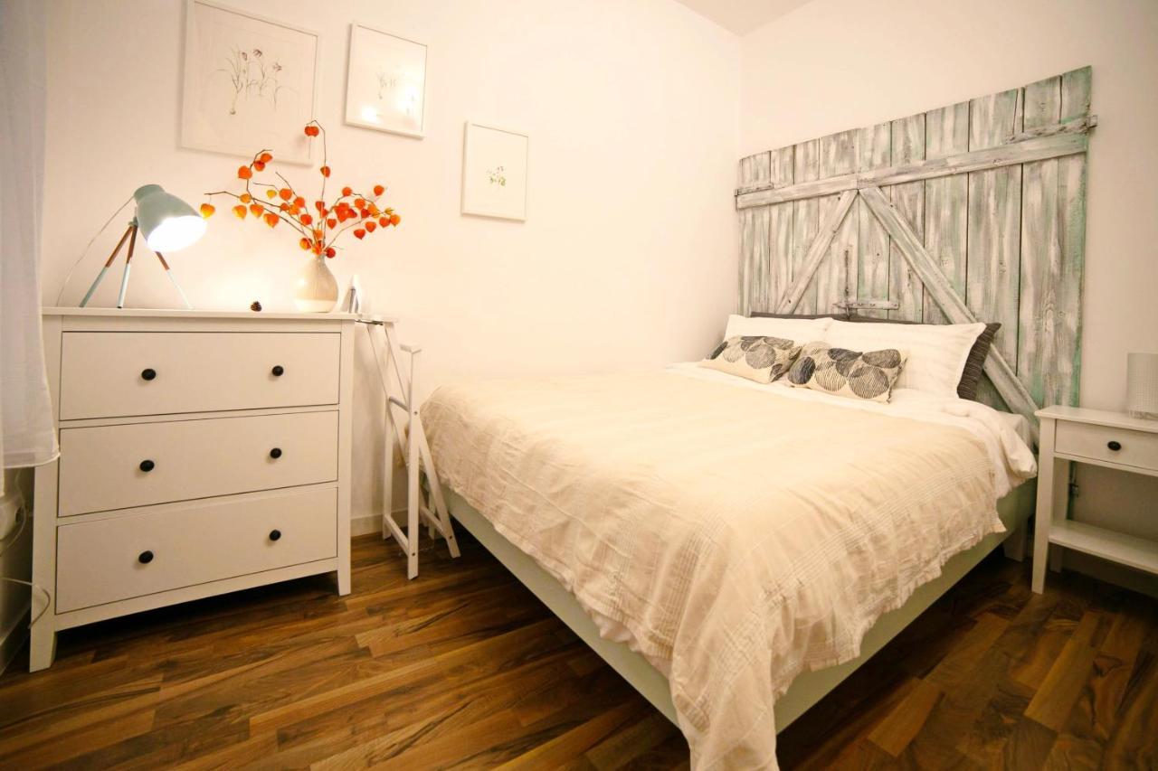 Jasmine Serenity Apartment - Central, Behind Black Church Braşov Eksteriør billede