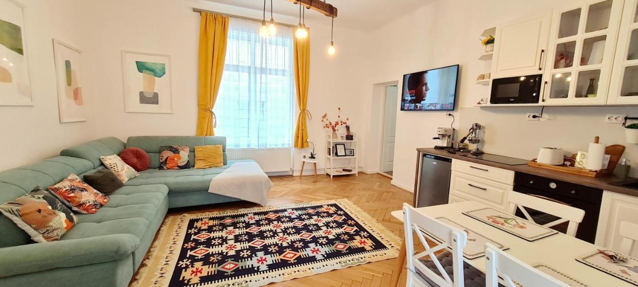 Jasmine Serenity Apartment - Central, Behind Black Church Braşov Eksteriør billede
